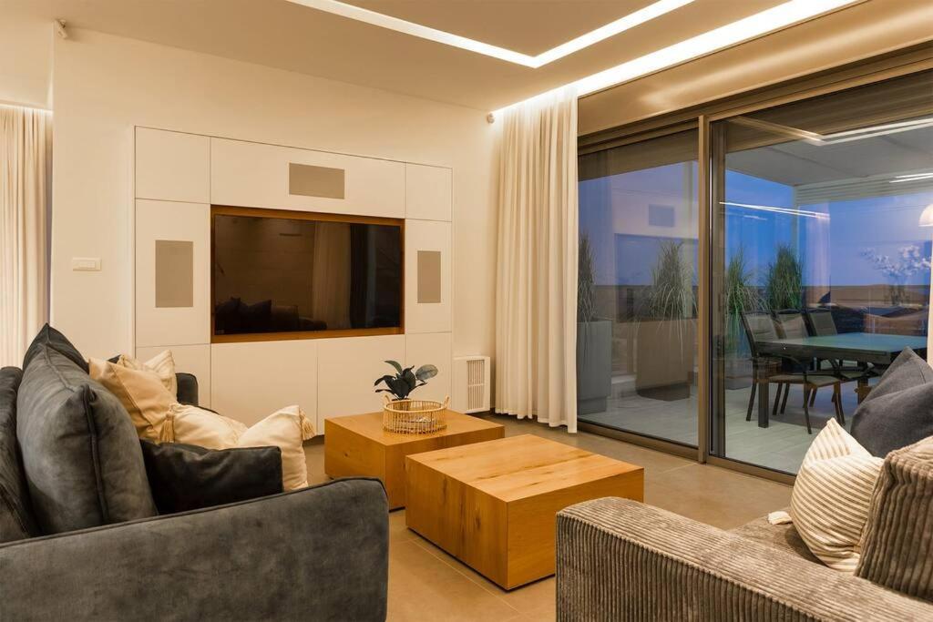 Luxury Family Penthouse With Panoramic View *